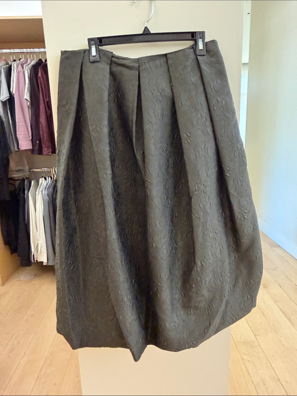 Zara Dark Olive Textured A-Line Pleated Midi Skirt: pockets!!! - Picture 3 of 3